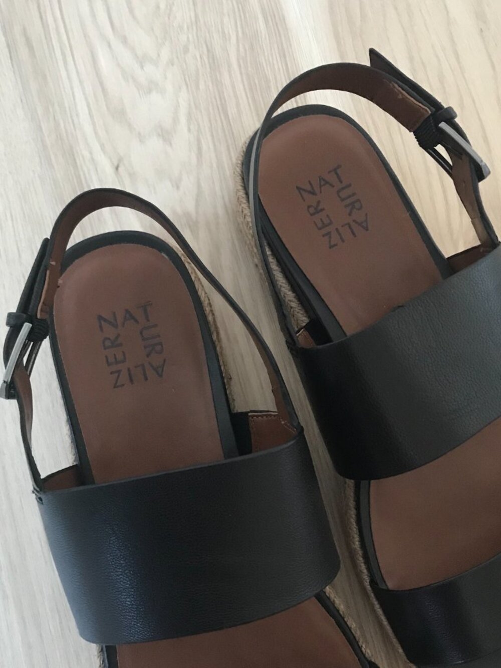 Naturalizer Black Leather Sandals Size 10 Wide ๐ค Classic and Comfortable - Picture 6 of 10